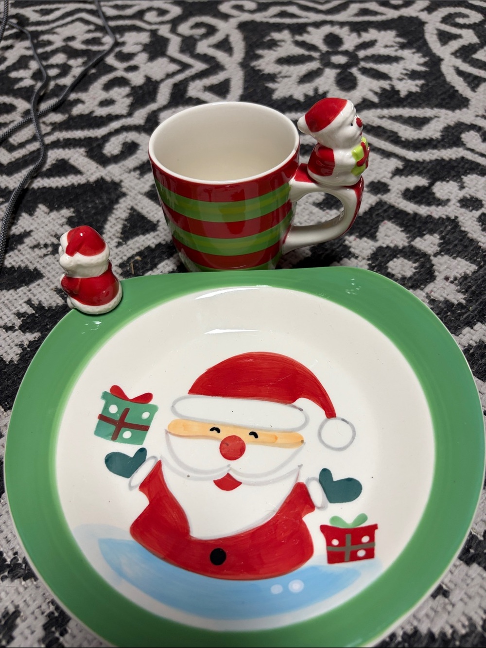 Festive Santa Plate & Mug Set - Green and Red Holiday Dinnerware